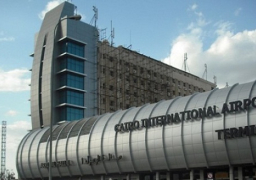 رئيس وزراء اليابان يصل القاهرة للقاء السيسي