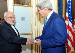 ظريف وكيري يجريان محادثات “مهمة” لتسريع المحادثات النووية