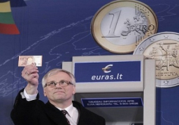 ليتوانيا تنضم إلى منطقة اليورو مع تصاعد التوتر مع روسيا