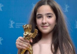 Taxi الإيراني يحصد الدب الذهبي بمهرجان برلين السينمائي الدولي