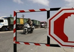 إسرائيل تسمح بإدخال 480 شاحنة بضائع لغزة عبر “كرم أبو سالم”