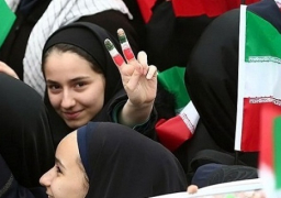 احتفالات ومسيرات لإحياء الذكرى الـ36 للثورة الإيرانية