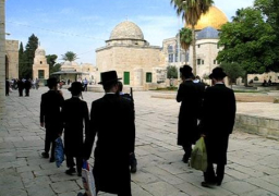 اقتحامات جديدة للأقصى والاحتلال يوقف عددا من الطلاب في القدس القديمة