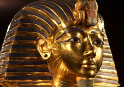 الآثار تنفي استخدام الليزر في معالجة قناع توت عنخ آمون