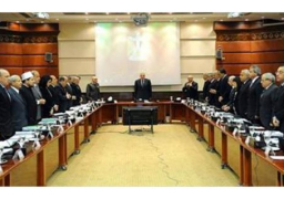 الحكومة تقف دقيقة حدادًا على أرواح الشهداء.. ومحلب: أجهزة الدولة كانت على قدر المسئولية