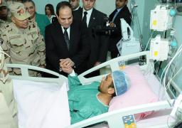 الرئيس السيسي يطمئن على الحالة الصحية لمصابى الحادث الارهابى بالمستشفيات العسكرية