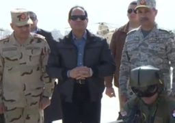 السيسى يلتقى الطيارين المشاركين فى الضربة الجوية.. ويتابع الموقف ميدانيا