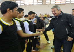 عبد العزيز يفتتح الملعب الخماسي المطور بمركز شباب الشيخ زايد