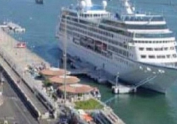 مجلس الوزراء ينفي توقف حركة الملاحة البحرية بموانئ البحر الأحمر