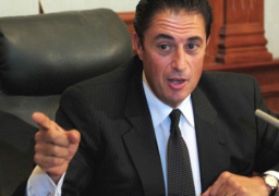 محافظ الإسكندرية يبحث إصدار قرار بإيقاف أعمال البناء بالمحافظة