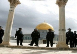 مستوطنون يقتحمون الأقصى وسط حراسة الشرطة الإسرائيلية