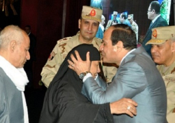 السيسي يكرم المحاربين القدامي و أسر الشهداء