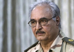 حفتر يدعو إيطاليا الى اقناع المجتمع الدولى بالغاء حظر تسليح بالسلاح