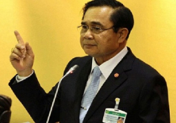 رئيس وزراء تايلاند يطلب إذن الملك لرفع الأحكام العرفية