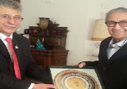 نور الشريف يحصل على جائزة القدس للإبداع