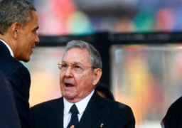 أوباما وراؤول كاسترو في لقاء تاريخي ببنما