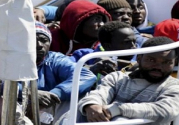 إيطاليا تعتقل اثنين من المهاجرين الناجين من كارثة السفينة