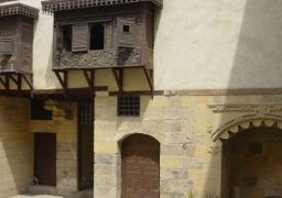 افتتاح معرض “الإنسان والأرض” للفن التشكيلي ببيت السناري “الأحد”