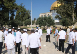 مستوطنون متطرفون يقتحمون المسجد الأقصى ويشددون إجراءات دخوله