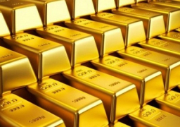 الذهب يتراجع مع صعود الدولار وسط توقعات لرفع الفائدة
