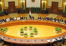 السيسي مع أعضاء مكتبة الإسكندرية.. الرئيس يؤكد على دورها في الحركة التنويرية.. يعلن عن برنامج لتأهيل الشباب لتولي القيادة.. ويحذر من استغلال الدين من قبل المضللين ومغلوطي الفكر