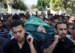 القوات الإسرائيلية تقتل فلسطينيا في جنازة بالضفة الغربية