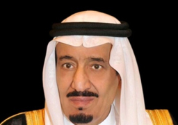 ملك السعودية يكرم مواطنًا مصريّا تبرع بالدم 10 مرات