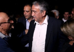 زعيما شطري جزيرة قبرص يجتمعان لبحث سبل إنهاء النزاع