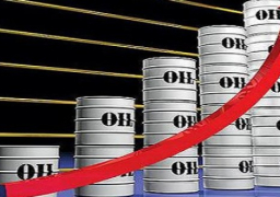 برنت يرتفع إلى 50 دولارا للبرميل مع هبوط الدولار والهجمات على منشآت النفط في نيجيريا