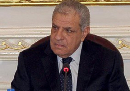 “الوزراء” ينفى استهداف موكب “محلب” بقنبلة.. ويؤكد: “هذا الكلام كاذب وعار من الصحة”