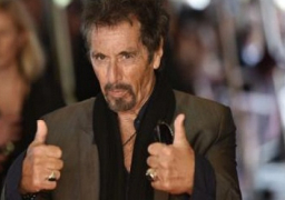 آل باتشينو يأسف للغناء بفيلم