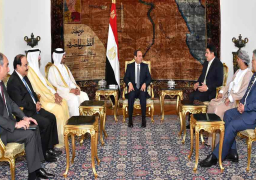 الرئيس يجتمع بعدد من المشاركين بمؤتمر وزراء المياه العرب بحضور وزير الموارد المائية والري