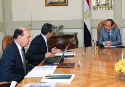 السيسى يستعرض مع مميش اعمال التكريك بقناة السويس ويوجه بالاستعداد للافتتاح