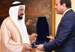 السيسي يقلد حاكم الشارقة قلادة الجمهورية ويشيد بمواقف دولة الإمارات لدعم مصر