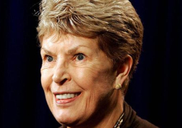 وفاة كاتبة روايات الجريمة البريطانية روث ريندل عن 85 عاما