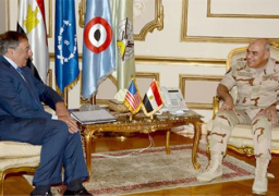 خلال لقائه بصدقي صبحي :وزير الدفاع الأمريكي الأسبق يشيد بجهود مصر في دعم أمن واستقرار الشرق الأوسط