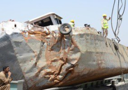 القوات المسلحة تنجح فى انتشال آخر أجزاء صندل الفوسفات الغارق بقنا