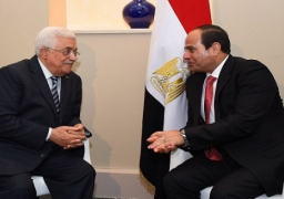 علي هامش المنتدي الاقتصادي.. السيسي يلتقي أبومازن وبرزاني والجبوري