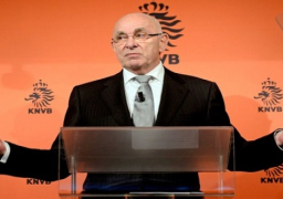 فان براج ينسحب من سباق انتخابات رئاسة الفيفا ويؤيد الأمير علي