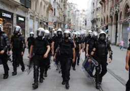 قوات الأمن التركية توقف 8 عسكريين للاشتباه في تورطهم بـ “الكيان الموازي”