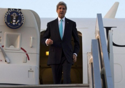 كيري يصل إلى العاصمة الصومالية في زيارة مفاجئة