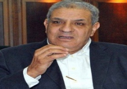 محلب يتابع تنفيذ مشروع شبكة الطرق القومية