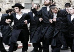 مستوطنون يقتحمون الأقصى بحماية الشرطة الإسرائيلية