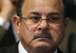 وزير الداخلية يكافئ 26 من رجال الشرطة لجهودهم وتميزهم في آداء عملهم