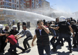 تركيا.. اشتباكات بين قوميين وأكراد عشية الانتخابات البرلمانية