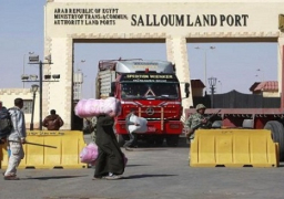 اعادة فتح منفذ السلوم البرى بالتنسيق مع الجانب الليبى امام حركة لشاحنات