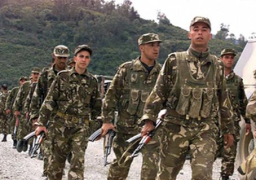 الجزائر تستنفر 50 ألف عسكري على الحدود مع ليبيا لمنع تقدم داعش