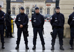 اشتباكات بين الشرطة ومهاجرين أثناء إجلائهم من مدرسة مهجورة بباريس