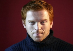 داميان لويس يخطف جيمس بوند من إدريس ألبا