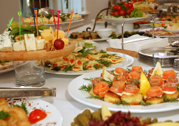 كيفية تتجنب الشعور بالجوع والعطش والمحافظة على غذاء متوازن فى رمضان؟